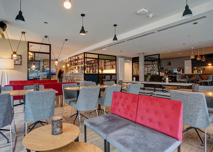 Boutique 125 Airport By Ina Hamburg