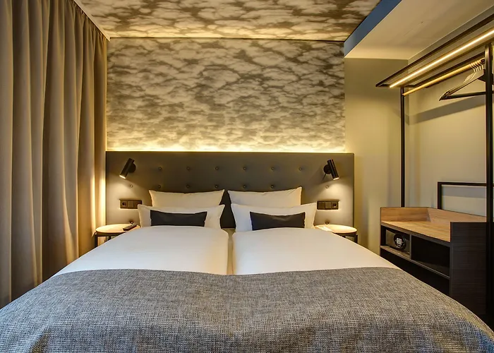 Boutique 125 Airport By Ina Hamburg