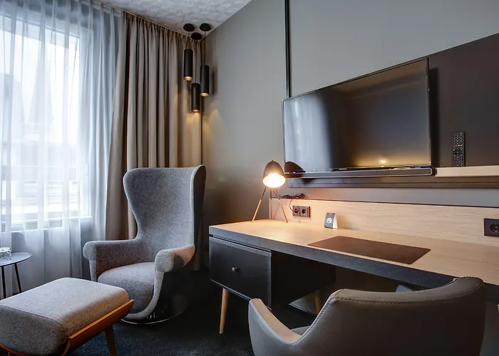 Boutique 125 Airport By Ina Hamburg