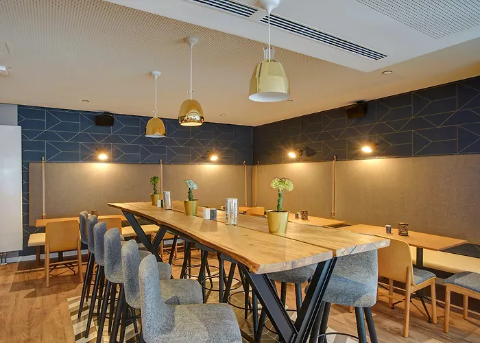 Boutique 125 Airport By Ina Hamburg
